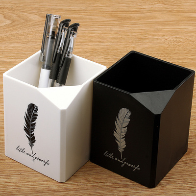 Stationery-Pen-Holder_black-and-white-feather_IDS-